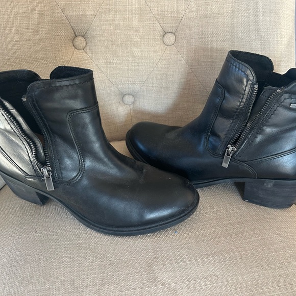 NWOT Clark’s Black Leather Ankle Boots - Picture 3 of 6